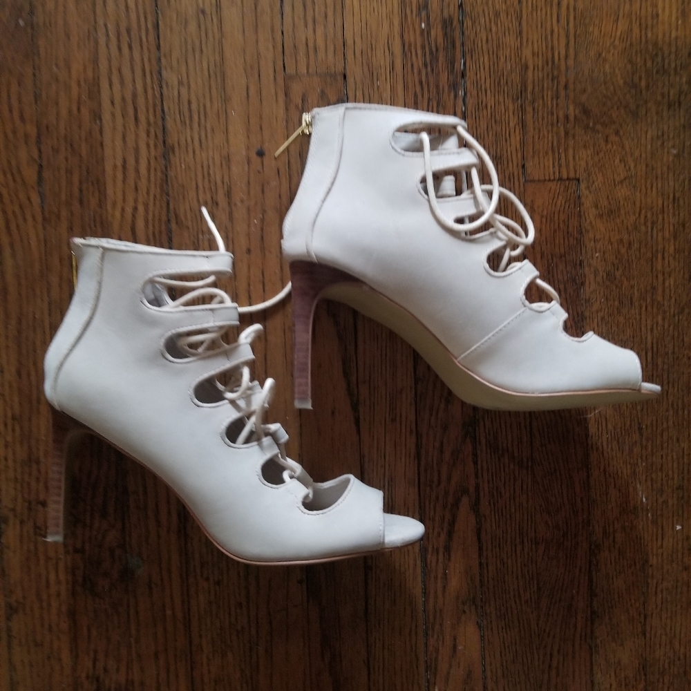 Obsession rules lace up heel